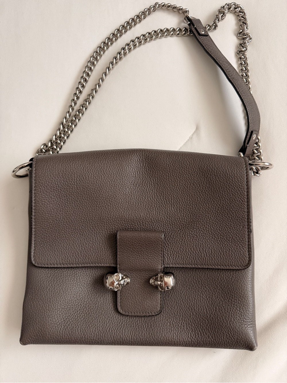 Alexander MCqueen twin skull chain leather shoulder bag